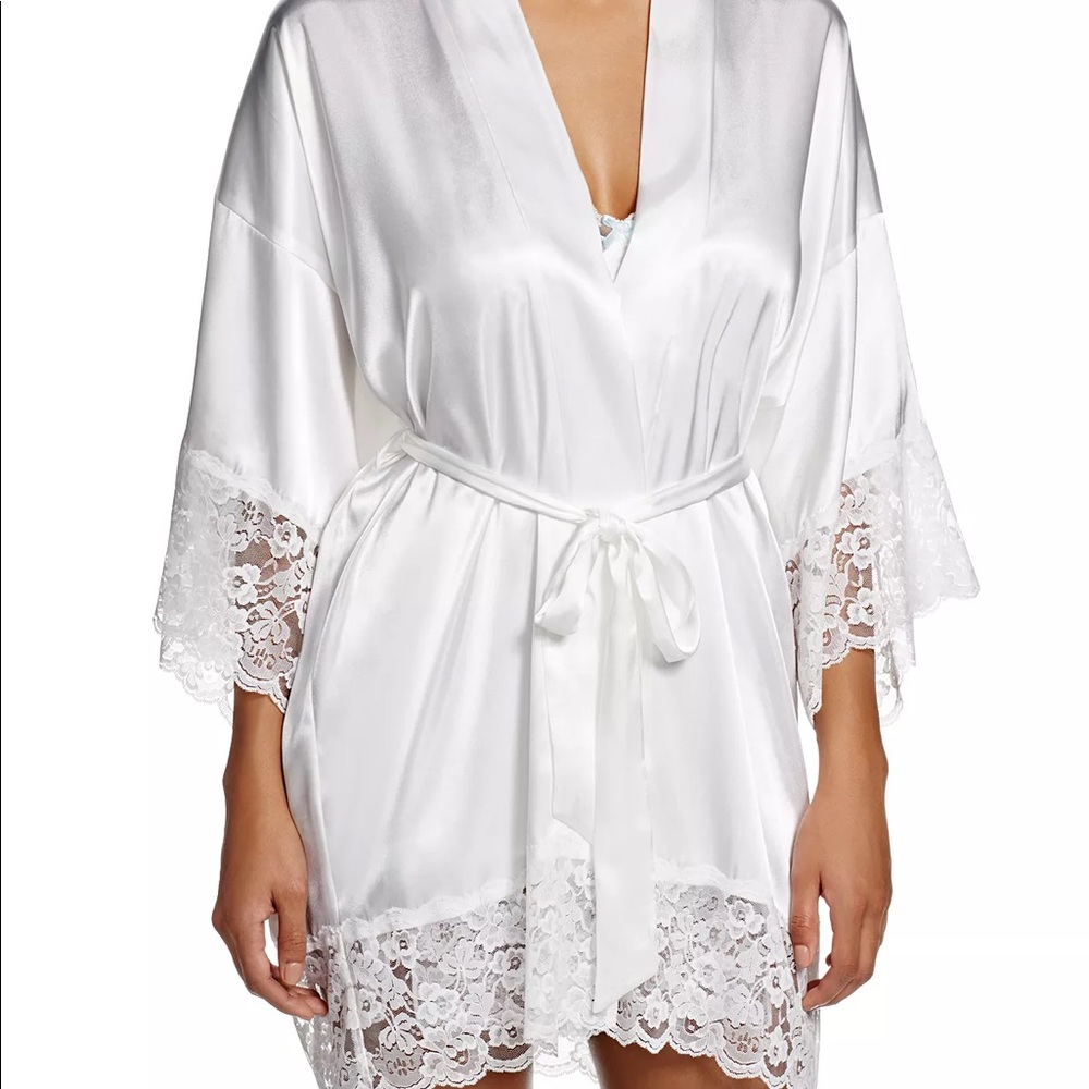 NWOT In Bloom by Jonquil The Bride Wrap Robe